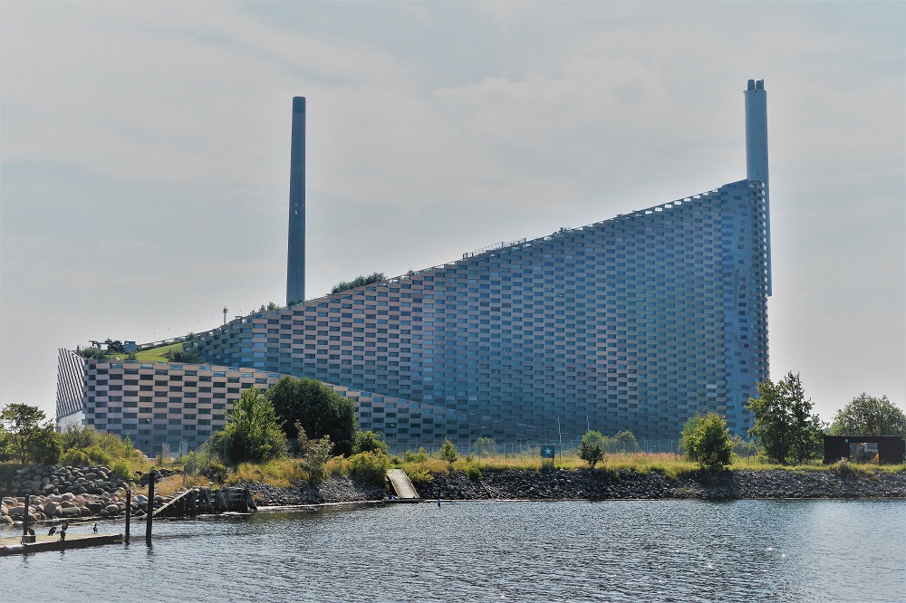 Navštívili sme vlajkovú loď energetického zhodnocovania odpadov. Takto vyzerá kodanské ZEVO (FOTO)